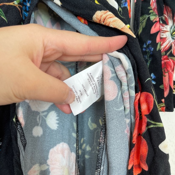 πππFARM Rio Summer Flower Wrap Dress in Black Floral, XSP πππ - Picture 7 of 9